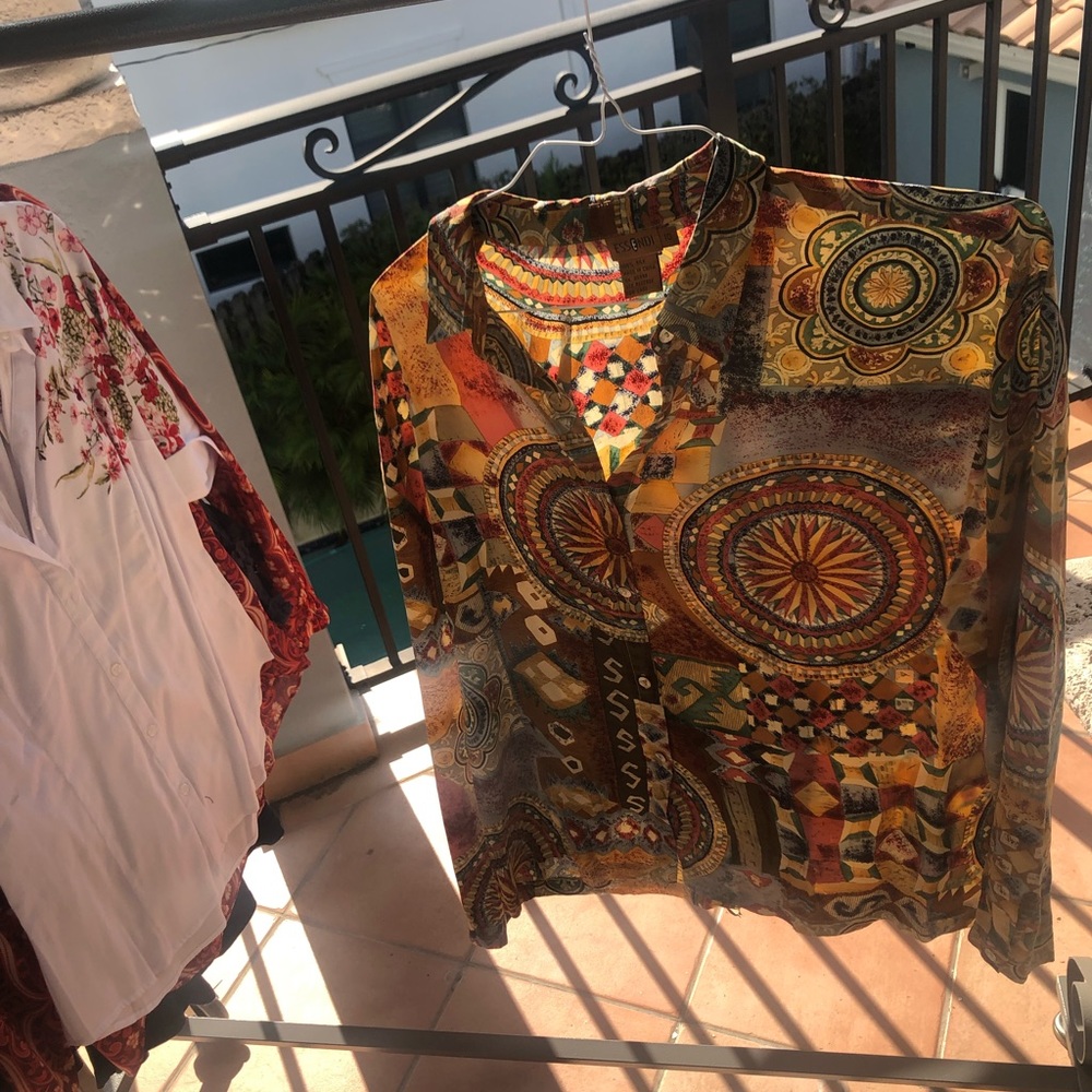Essendi Women’s Multi-Color Silk Buttondown Shirt.  Size 10.  SALE!